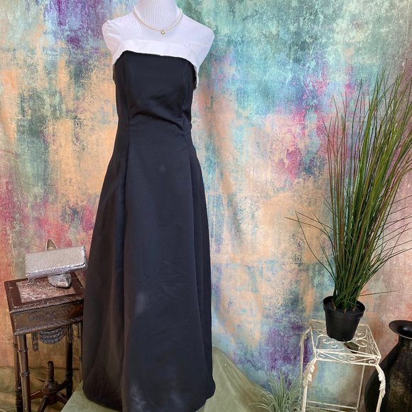 Roberta Dresses & Skirts - Roberta Timeless Black and White Ball - Prom  Gown